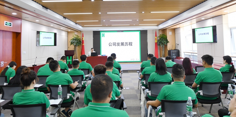 公司黨委委員、紀(jì)委書記、工會(huì)主席章慶講述公司的發(fā)展歷程