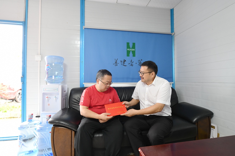 慰問(wèn)四川省黨內(nèi)關(guān)愛(ài)資金幫扶對(duì)象袁小寧_副本 慰問(wèn)四川省黨內(nèi)關(guān)愛(ài)資金幫扶對(duì)象袁小寧_副本